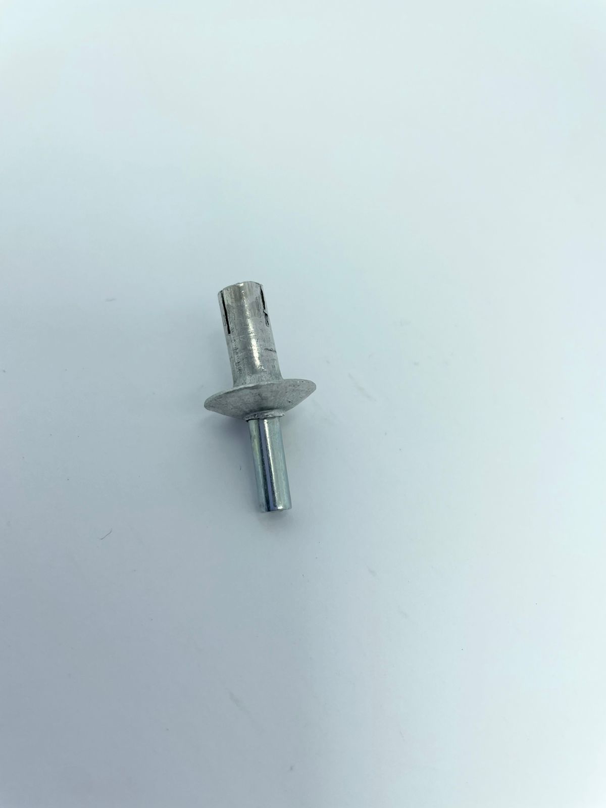 Z4669 - REBITE JOHN DEERE: H150219